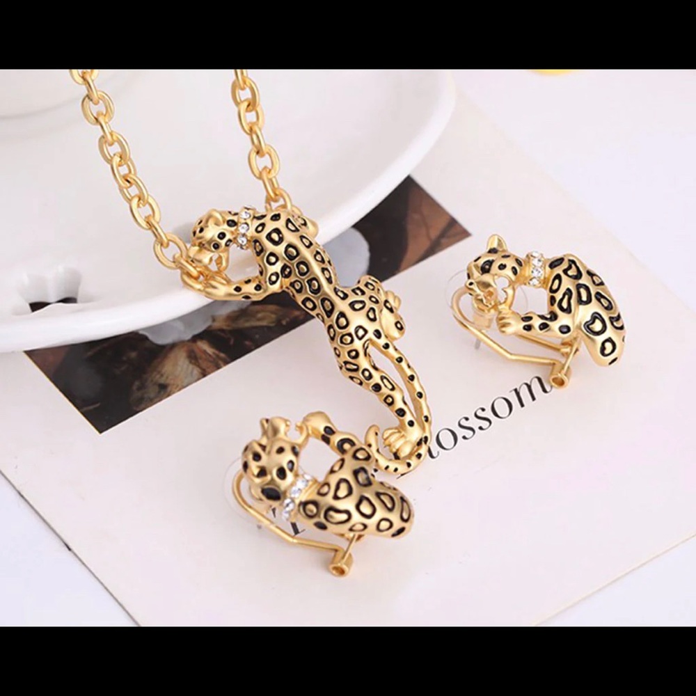 Jazzy Jaguar Necklace Set ✨